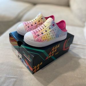 NWT foamies by Skecher rainbow color hype Toddlers 8
